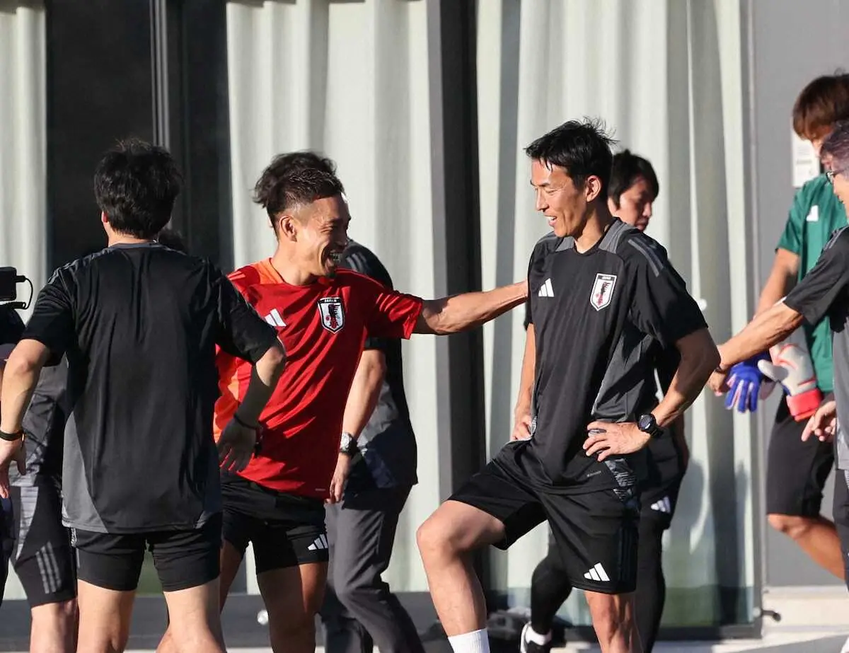 【画像・写真】サッカー日本代表　千葉合宿スタートで長谷部コーチも練習参加で軽快な動き