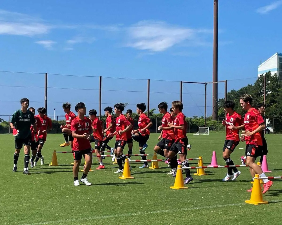 【画像・写真】ロス五輪世代U―19日本代表、U―20アジア杯予選に向け始動　本間ジャスティンらが軽快に動く