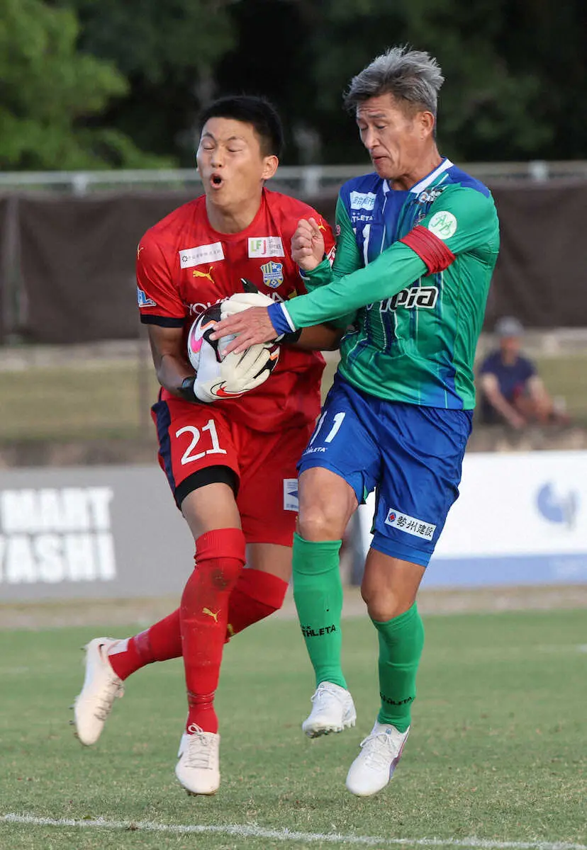 【画像・写真】JFL鈴鹿カズは後半18分から途中出場　最年長出場記録更新もシュート0本
