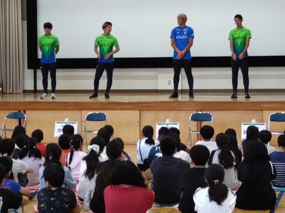 【画像・写真】湘南　田中、池田らが小学校で“夢授業”「純粋な子ばかり…目がキラキラしていた」