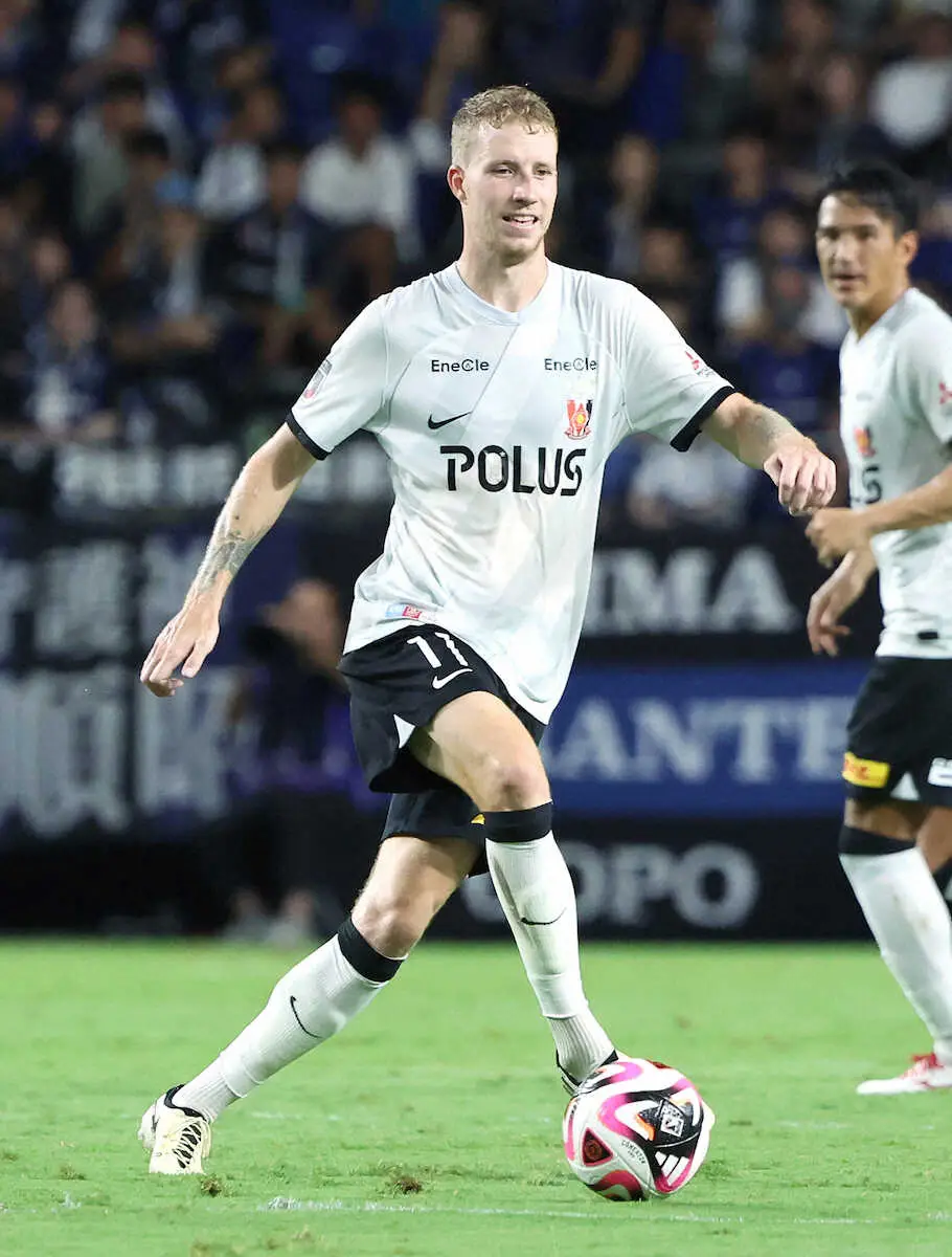 【画像・写真】浦和MFグスタフソン右膝痛で練習欠席　安部、リンセン合流　15歳DFメンディー・サイモン友が参加