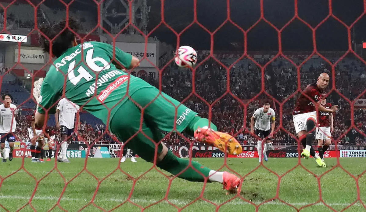 【画像・写真】浦和5試合ぶり勝利　試合終了間際にFWチアゴ・サンタナが決勝弾　連敗4で止めた　17位柏との残留争い