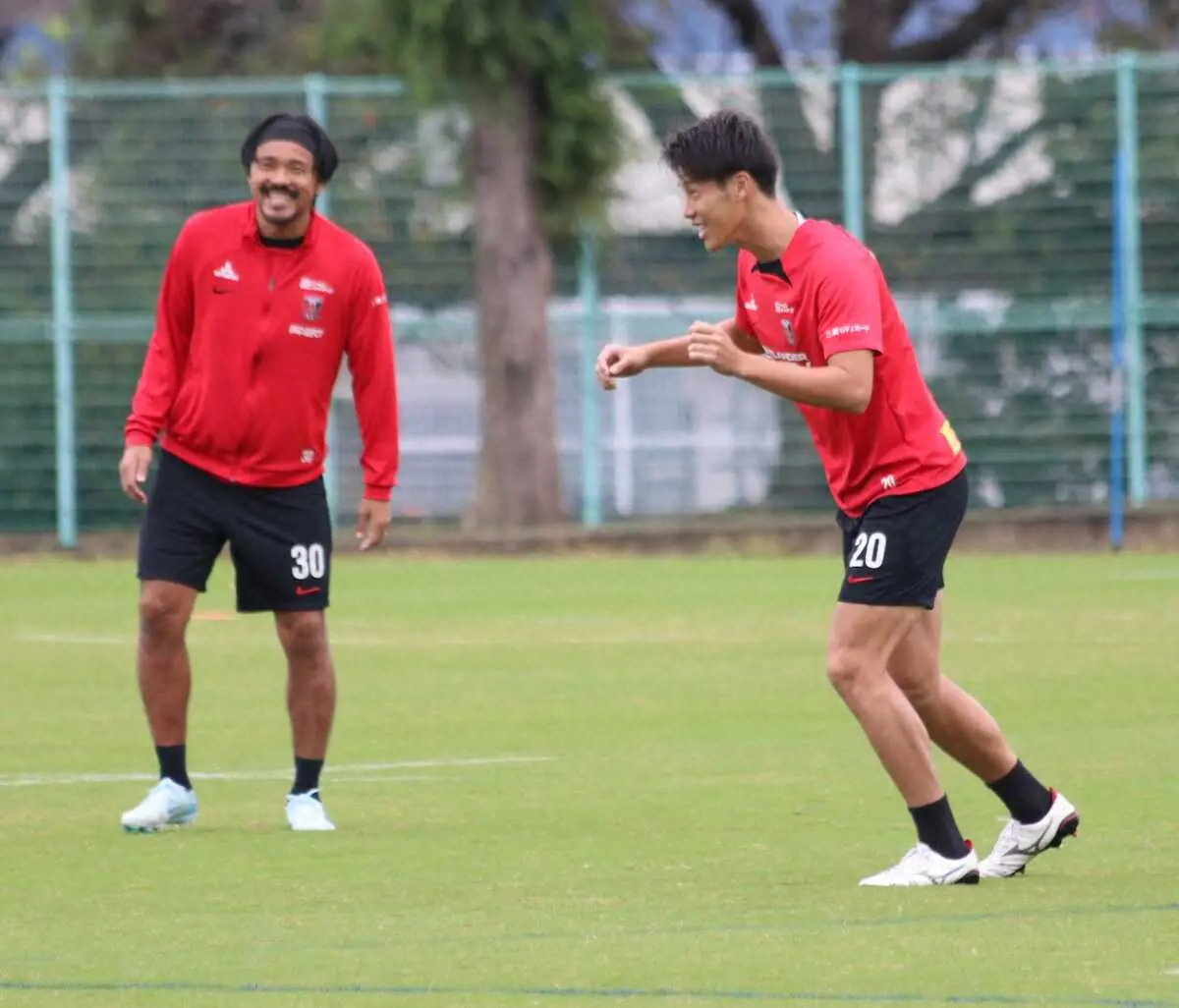 【画像・写真】浦和DF佐藤瑶大「セットプレーで取れたら楽になる」　得点意欲　30日横浜戦DFホイブラーテン出場停止