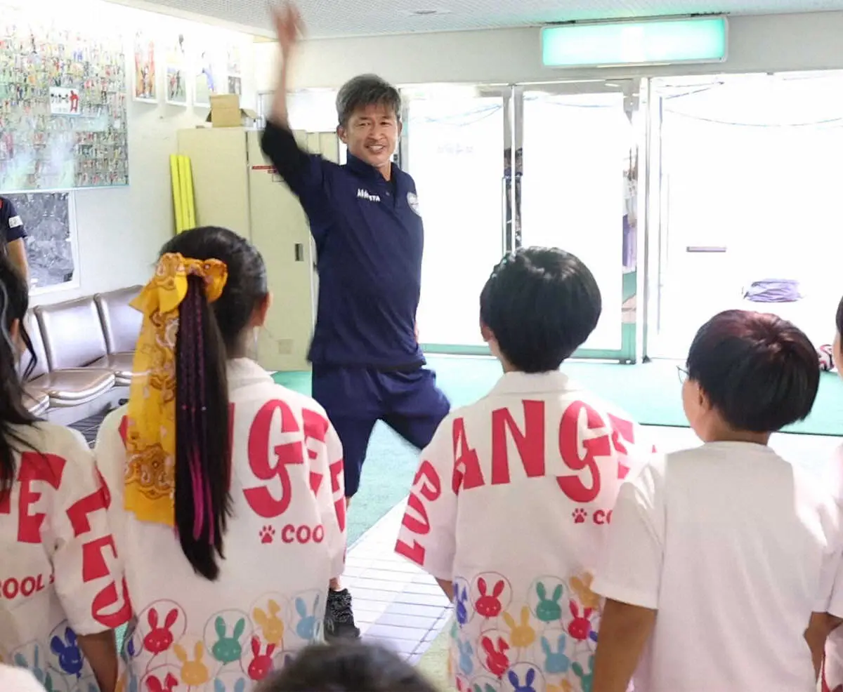 【画像・写真】初の先発出場果たした鈴鹿・カズ　キッズダンサーに“カズダンス”披露のお返し