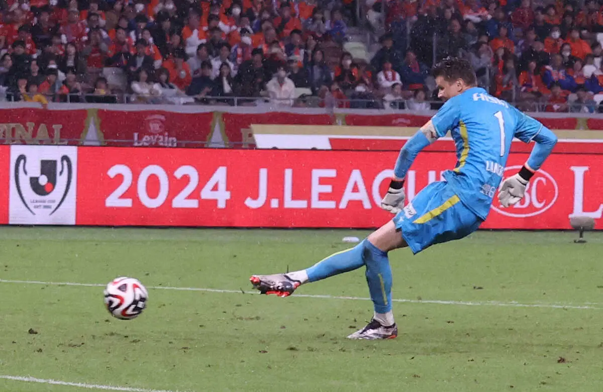 【画像・写真】ルヴァン杯　名古屋が劇的PK戦制し3年ぶり2度目V　決めた止めた!今季で退団GKランゲラックMVP