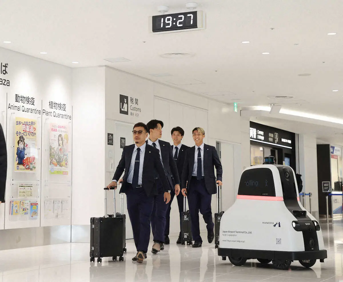 【画像・写真】森保監督「想定外も想定内」　和歌山県沖で羽田に引き返す移動トラブル…約半日遅れでジャカルタへ
