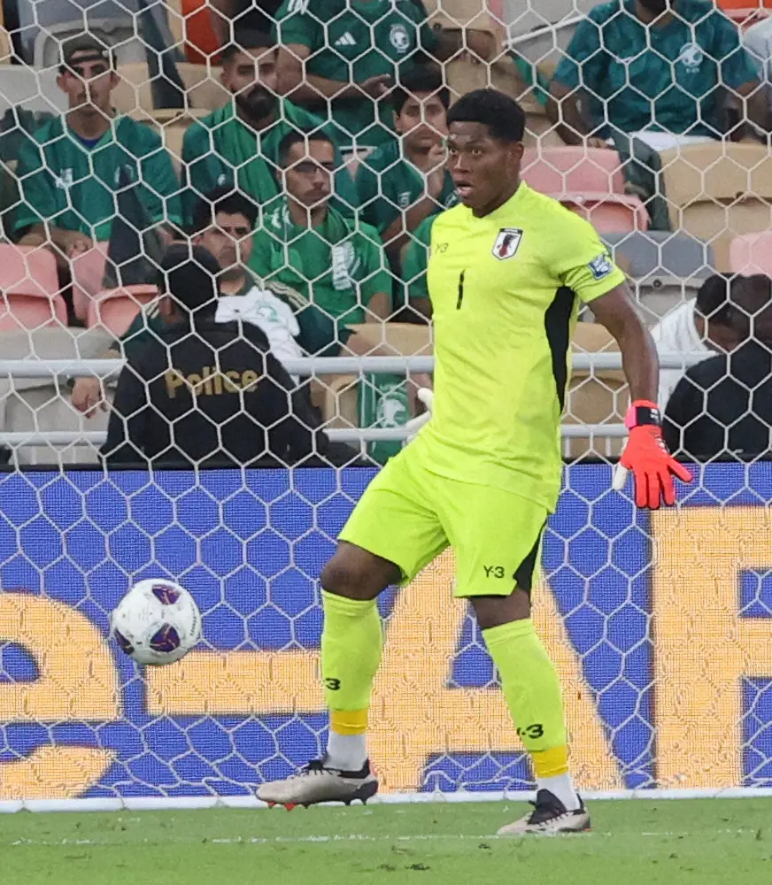 【画像・写真】日本代表GK鈴木彩艶“大熱狂”インドネシア戦でスーパーセーブ!　ネット絶賛「救世主だ」