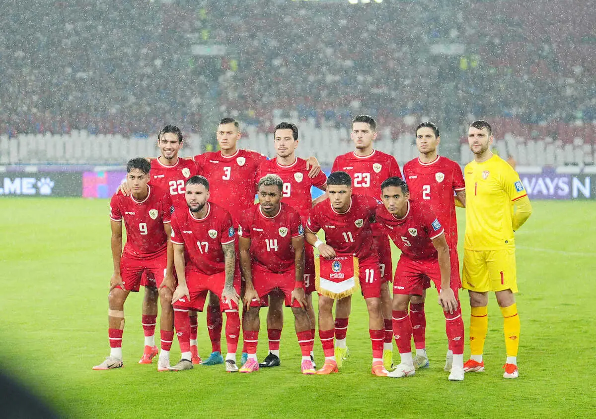 【画像・写真】サッカー日本代表戦で“ゴジラ”登場!?　巨大コレオにネット騒然「戦っているのは誰」「面白い」