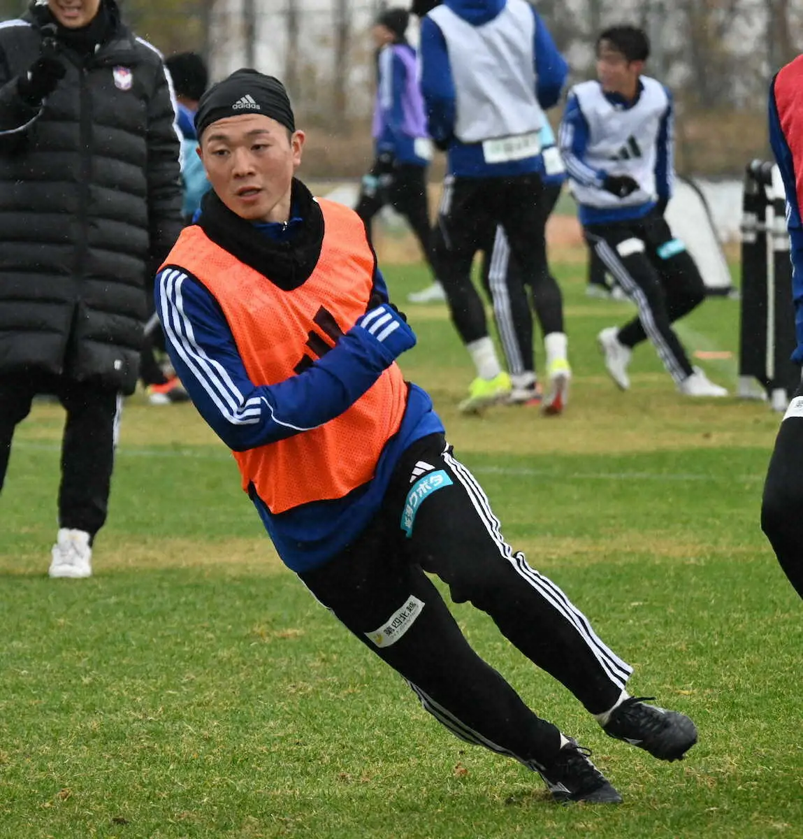 【画像・写真】流れを変えるゴールを狙っている小見