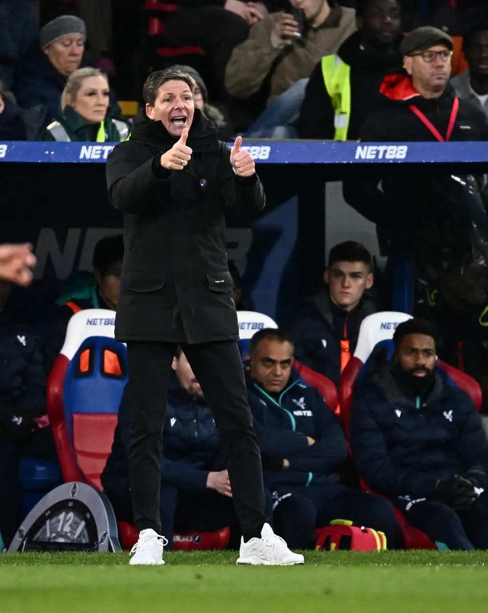 【画像・写真】＜クリスタルパレス・マンチェスターC＞前半、ベンチ前で指示を出すクリスタルパレスのグラスナー監督（ロイター）