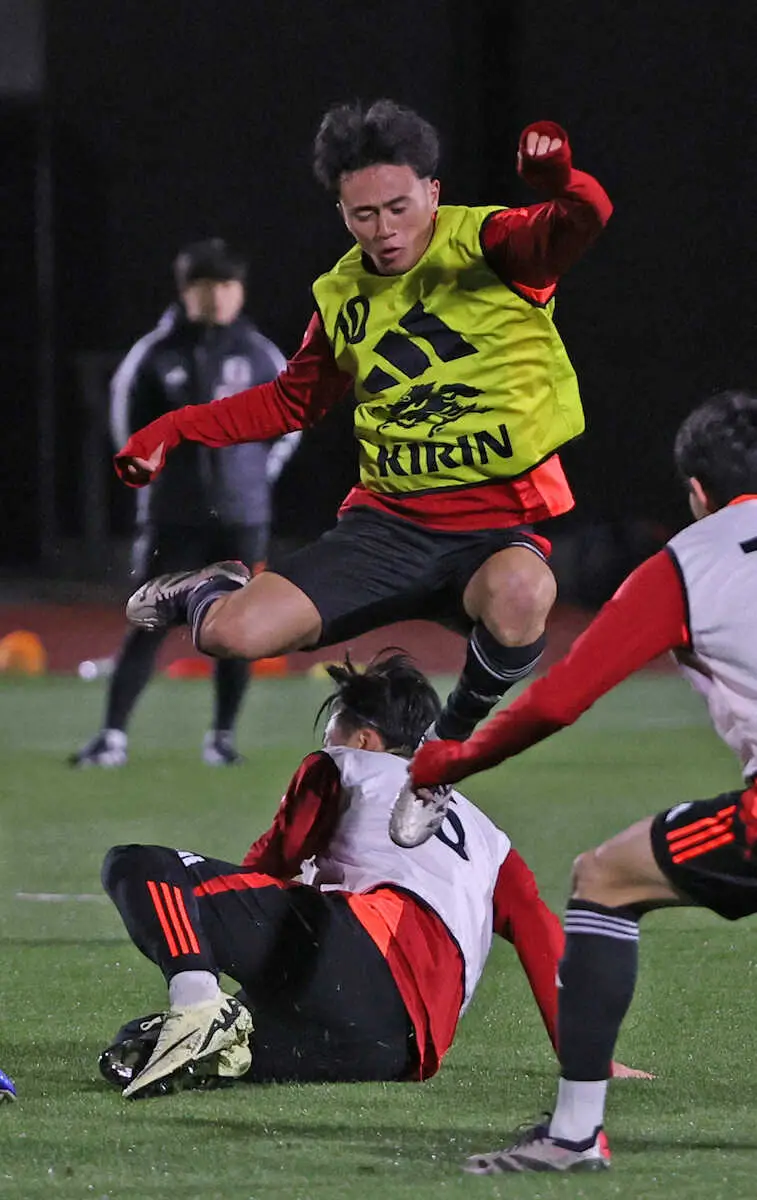 【画像・写真】＜U－19日本代表候補合宿＞練習に汗を流す高岡（上）（撮影・西海健太郎）