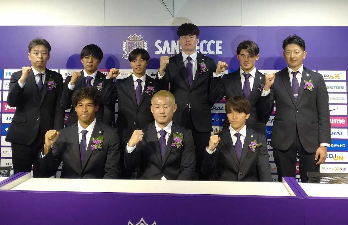 【画像・写真】広島が新加入選手会見　FWジャーメイン「20得点以上。得点王が付いてくれば」新エースの自覚