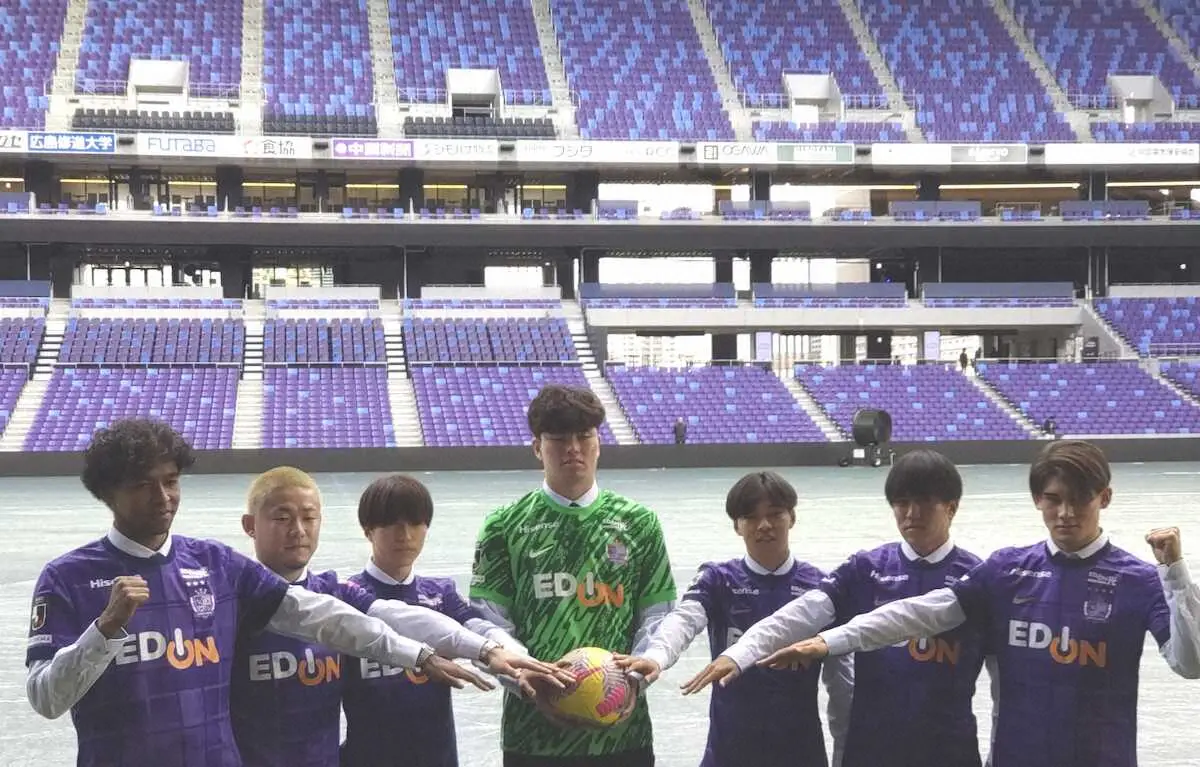 【画像・写真】広島が新加入選手発表会見　MF田中聡が明かす移籍をアシストした意外な人物とは…