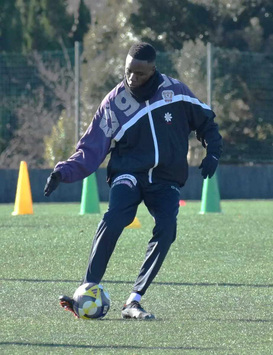 【画像・写真】藤枝がブラジル人CB獲得　1メートル93ホッキ・ジュニオール、悲願J1へ「速さと強さで貢献を」