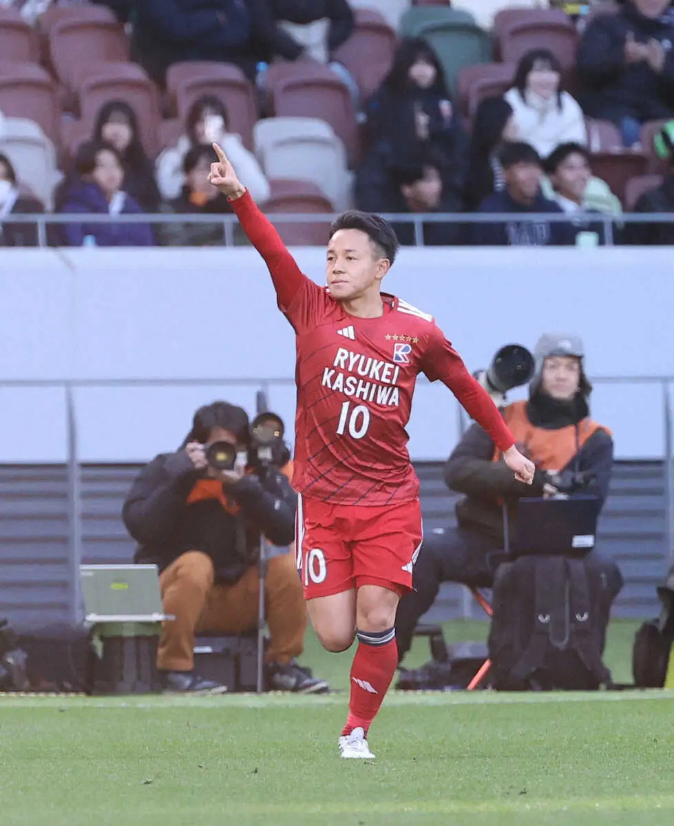 【画像・写真】【高校サッカー】流通経大柏が6大会ぶりの決勝進出！柚木創のPK弾を守り切り初出場・東海大相模下す