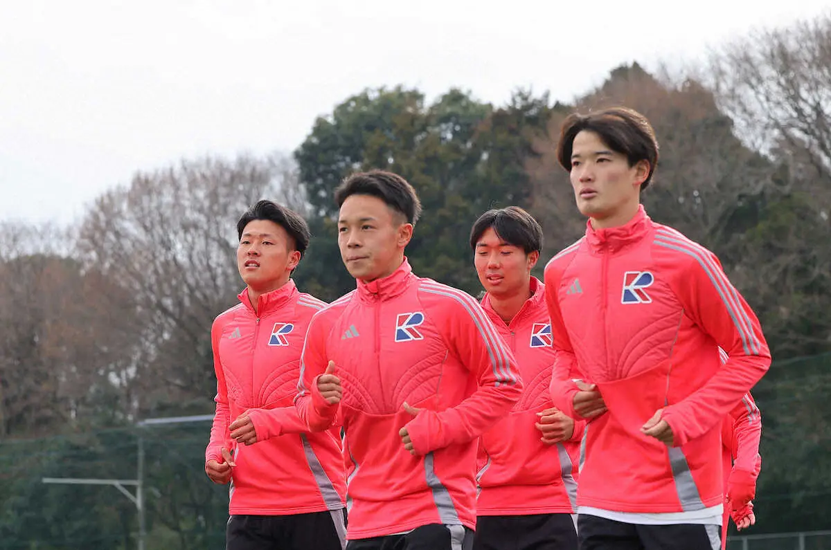 【画像・写真】＜流通経大柏練習＞リラックスした表情でランニングをする柚木（左から2人目）ら流通経大柏イレブン（撮影・光山　貴大）