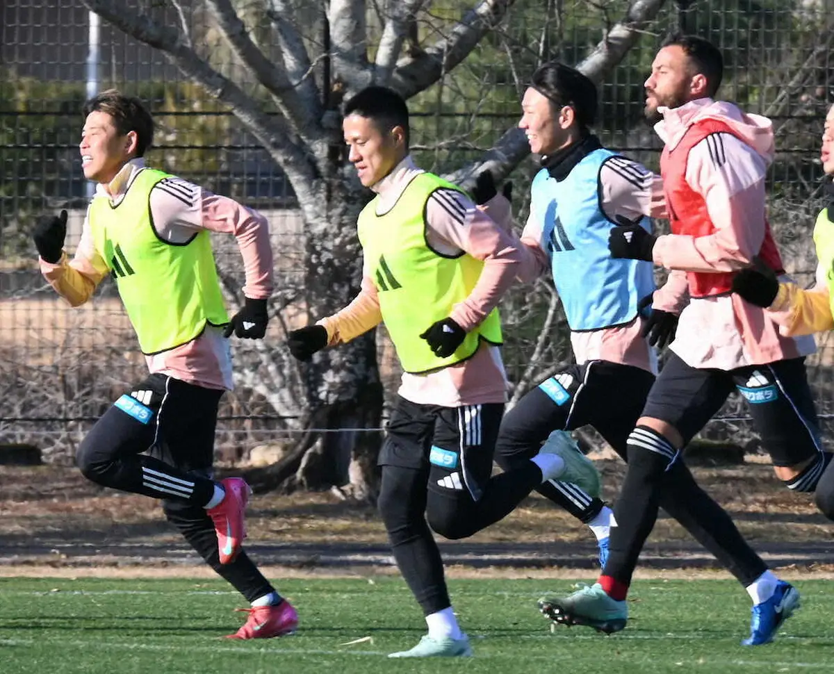 【画像・写真】献身的にチームを引っ張っている小野（左から2人目）