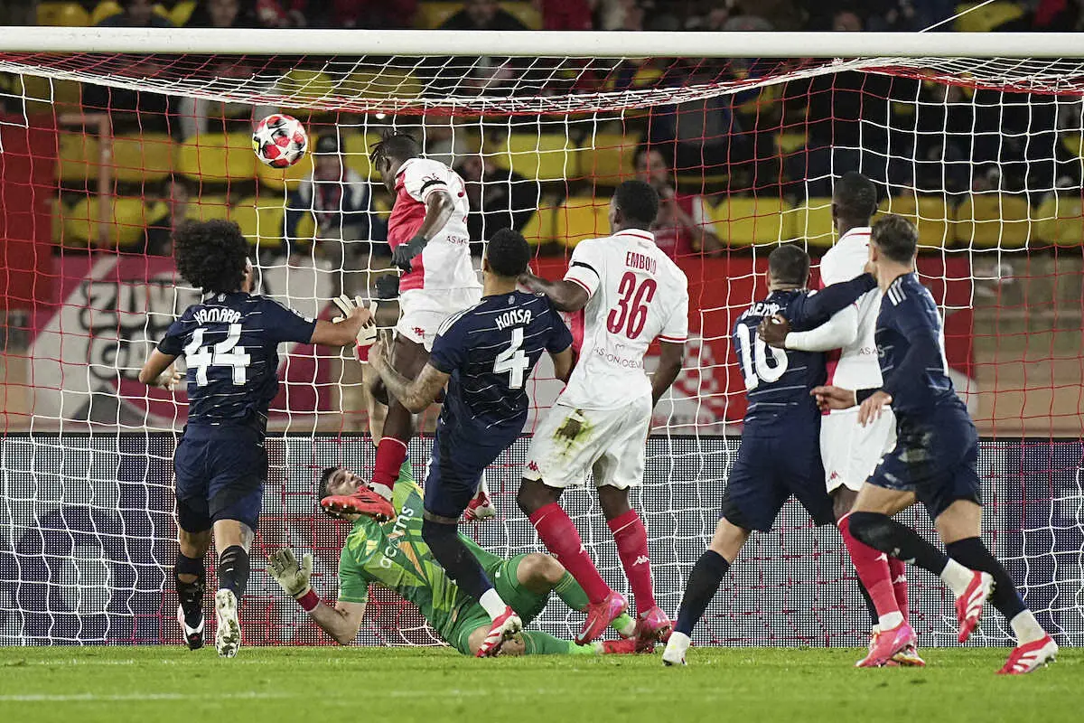 【画像・写真】＜モナコ・アストンビラ＞前半、モナコのDFシンゴ（中央上）が先制ゴール（AP）