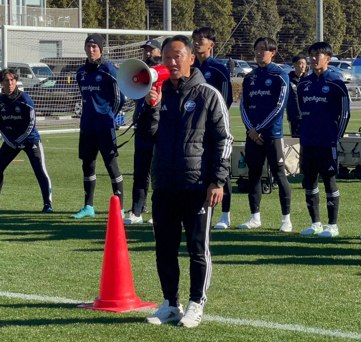 【画像・写真】町田・黒田監督に“かみつく”指揮官　出てこないかなぁ