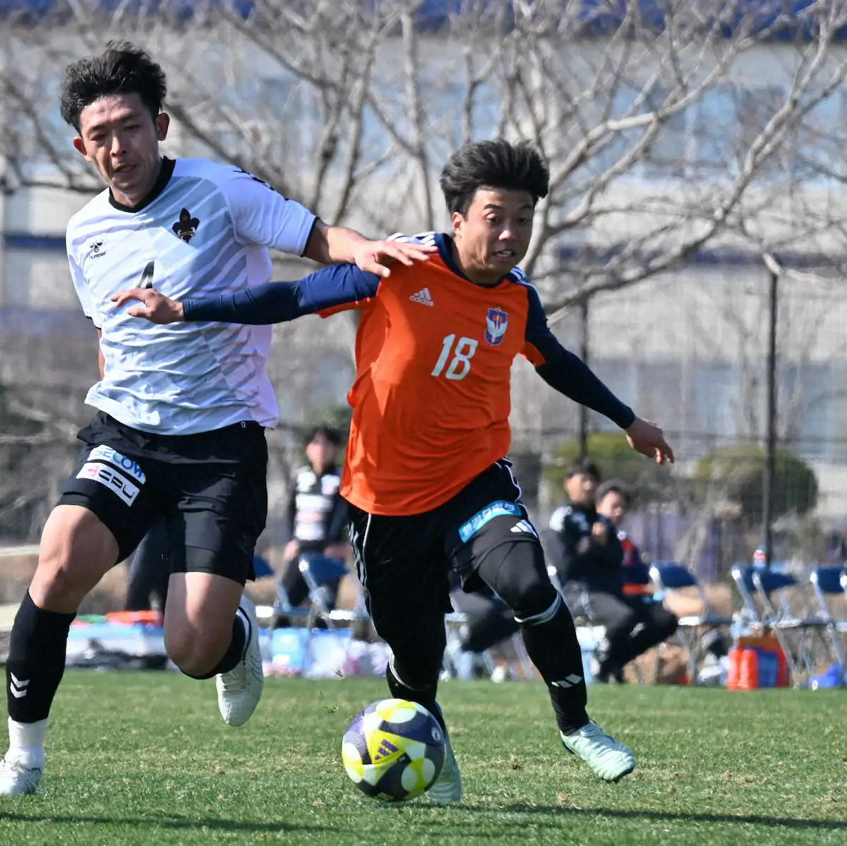 【画像・写真】スピードとドリブルが自慢の若月（右）