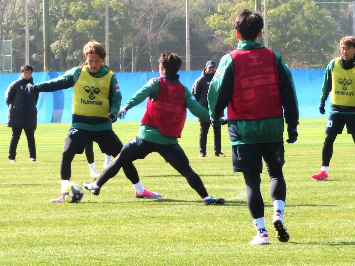 【画像・写真】G大阪が開幕ダービーに向けて調整開始　FWウェルトンは練習に現れず