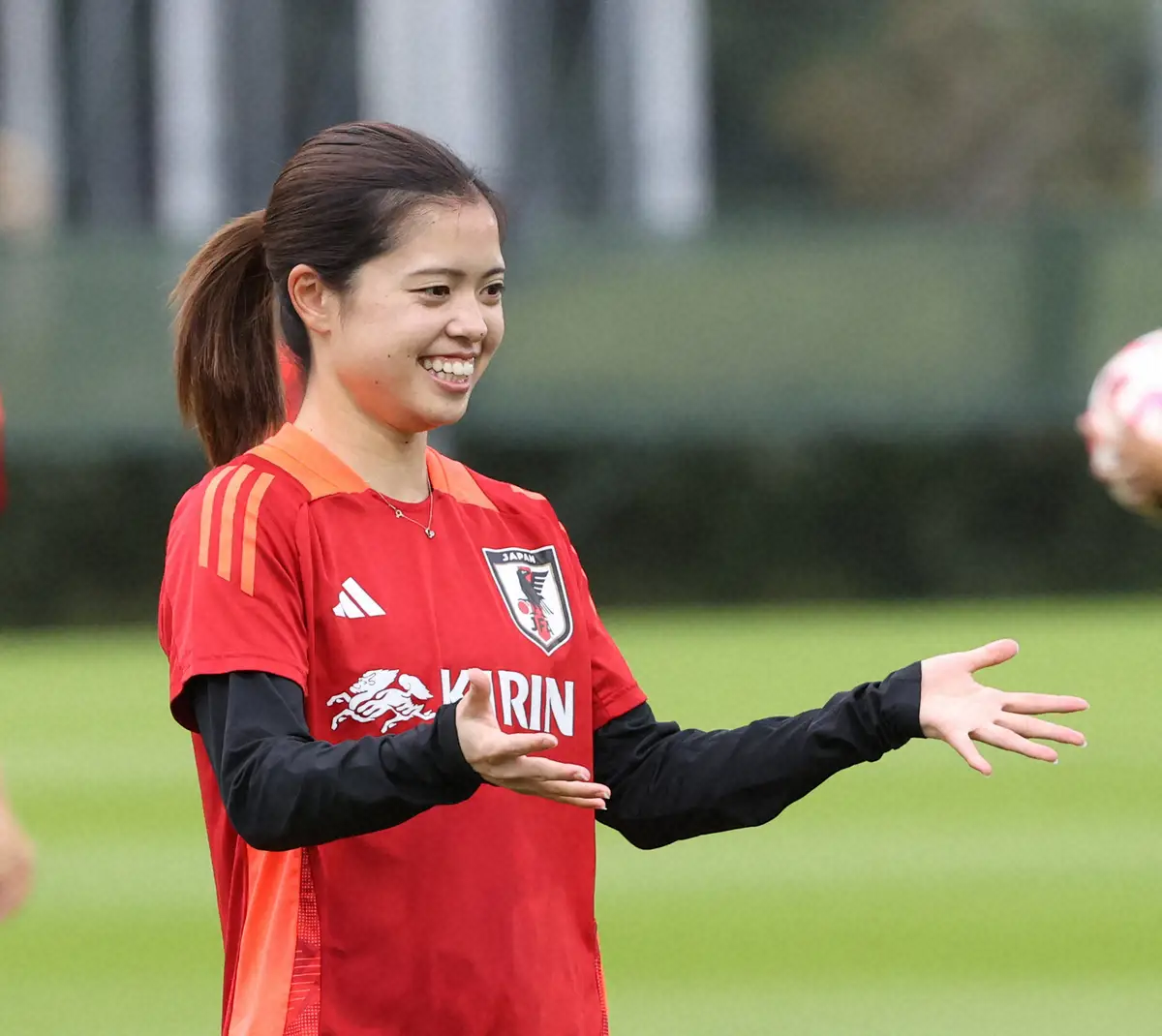 【画像・写真】笑顔の長谷川唯