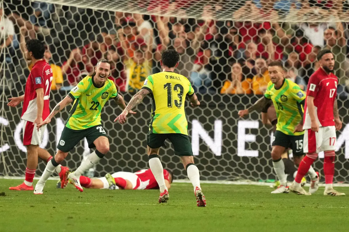 【画像・写真】【W杯アジア最終予選】敵地を赤く染めた!?豪州戦でのインドネシアサポが話題「熱量がすごい」