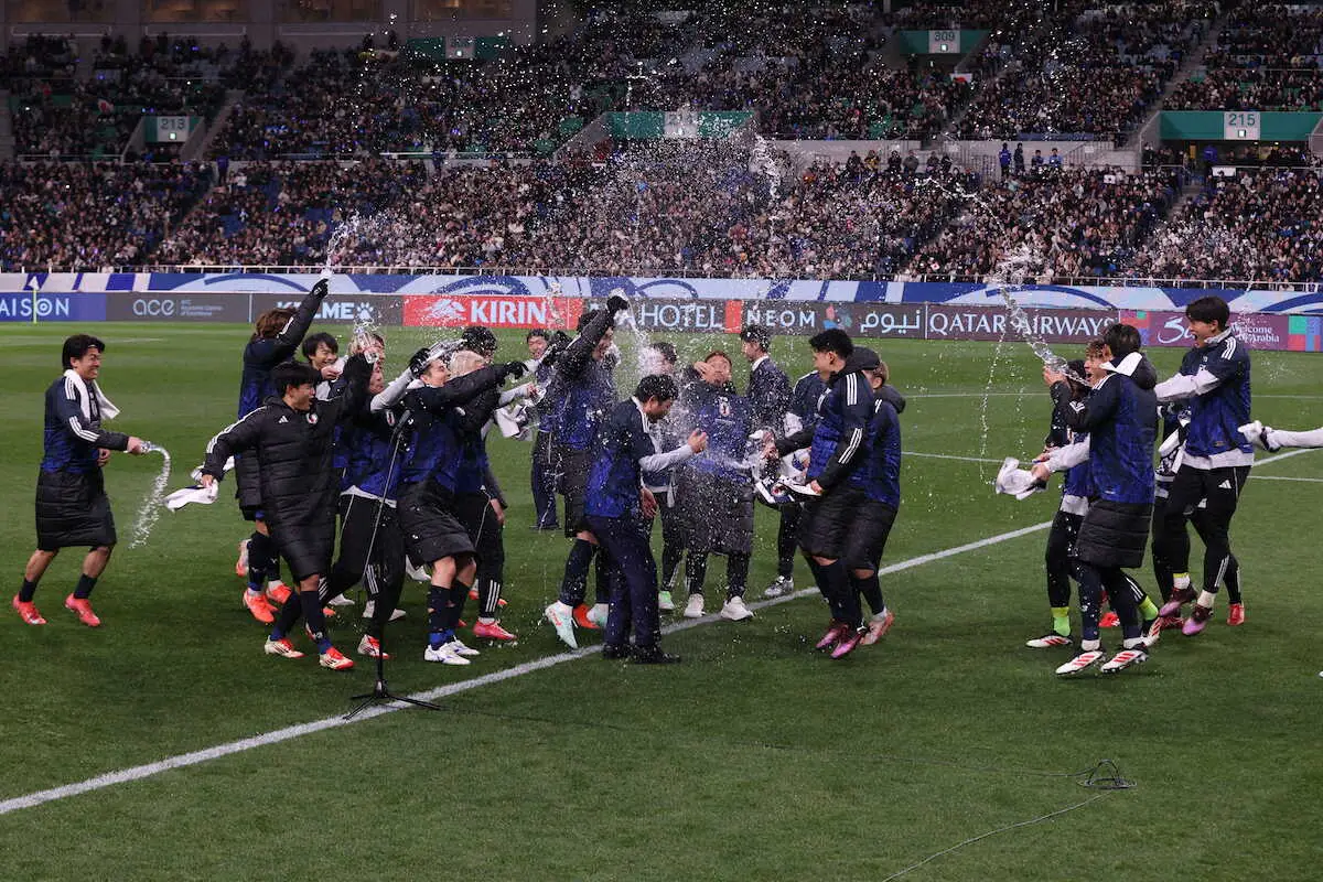 【画像・写真】森保監督　絶叫「選手たちにもう一度拍手を」ウオーターシャワーで歓喜、8大会連続8度目のW杯切符