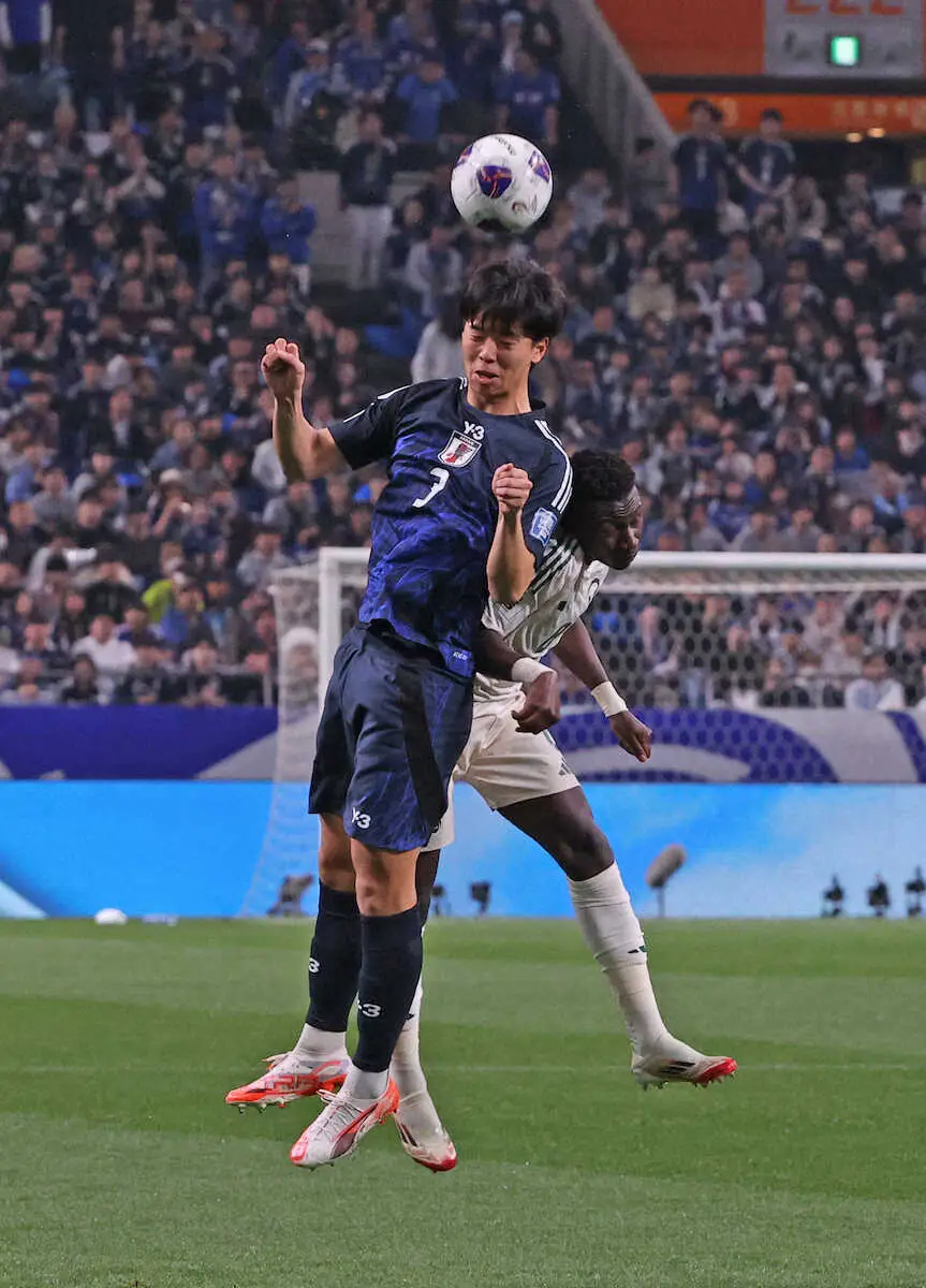 【画像・写真】WW杯アジア最終予選＜日本・サウジアラビア＞後半、競り合う高井（撮影・西海健太郎）