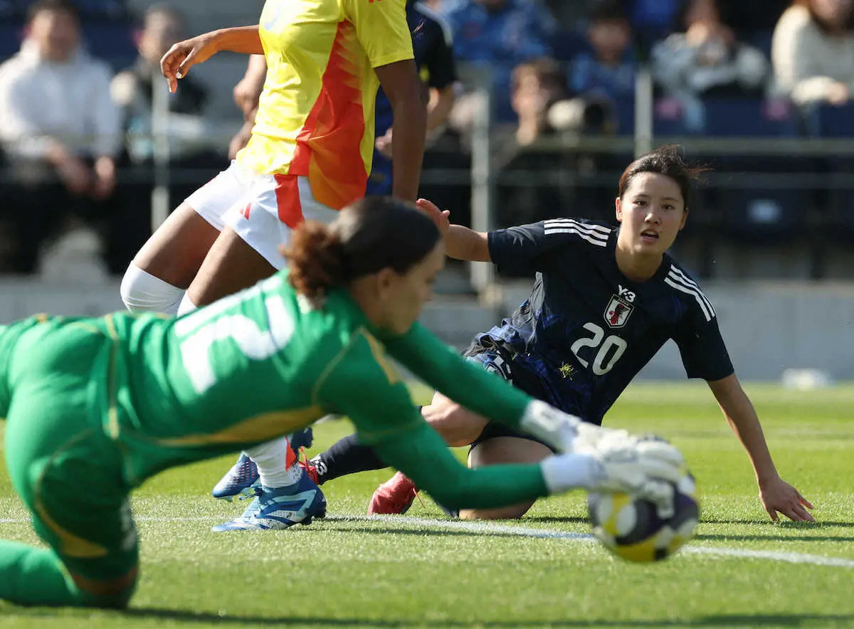【画像・写真】＜女子サッカー国際親善試合　日本・コロンビア＞後半、シュートを放つもGKに阻まれる松窪（撮影・北條　貴史）