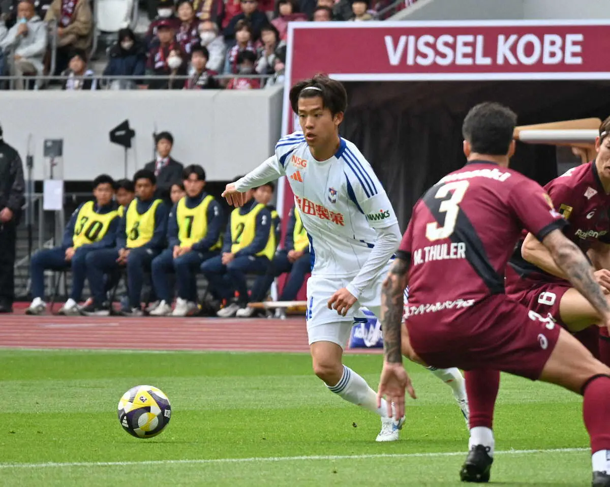 【画像・写真】新潟が開幕から9試合目でようやく初勝利。今季就任の樹森監督は安堵の笑顔