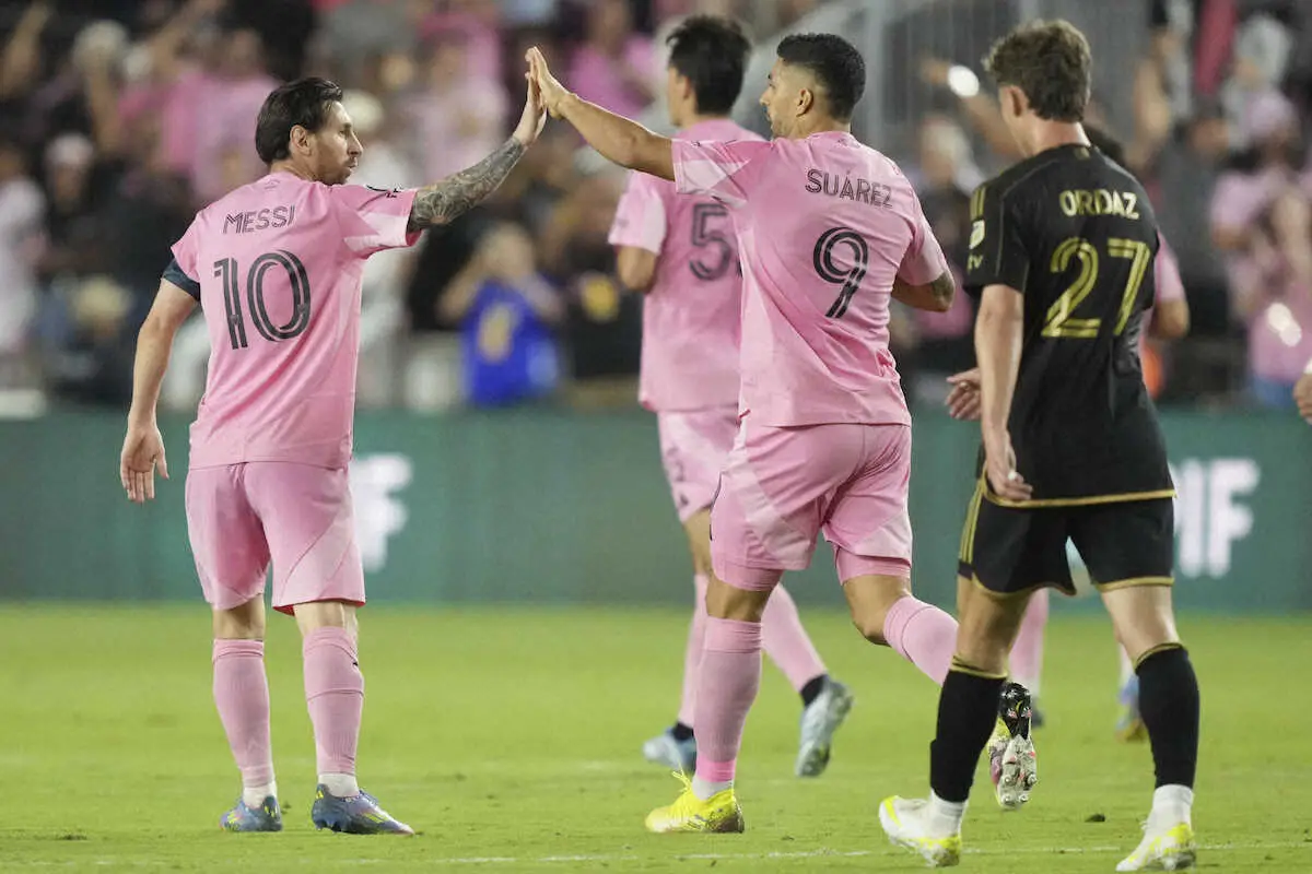 【画像・写真】さすがメッシ！2G1Aでマイアミ逆転4強　W杯決勝でも対戦のGKロリスから“決勝PK”決めた