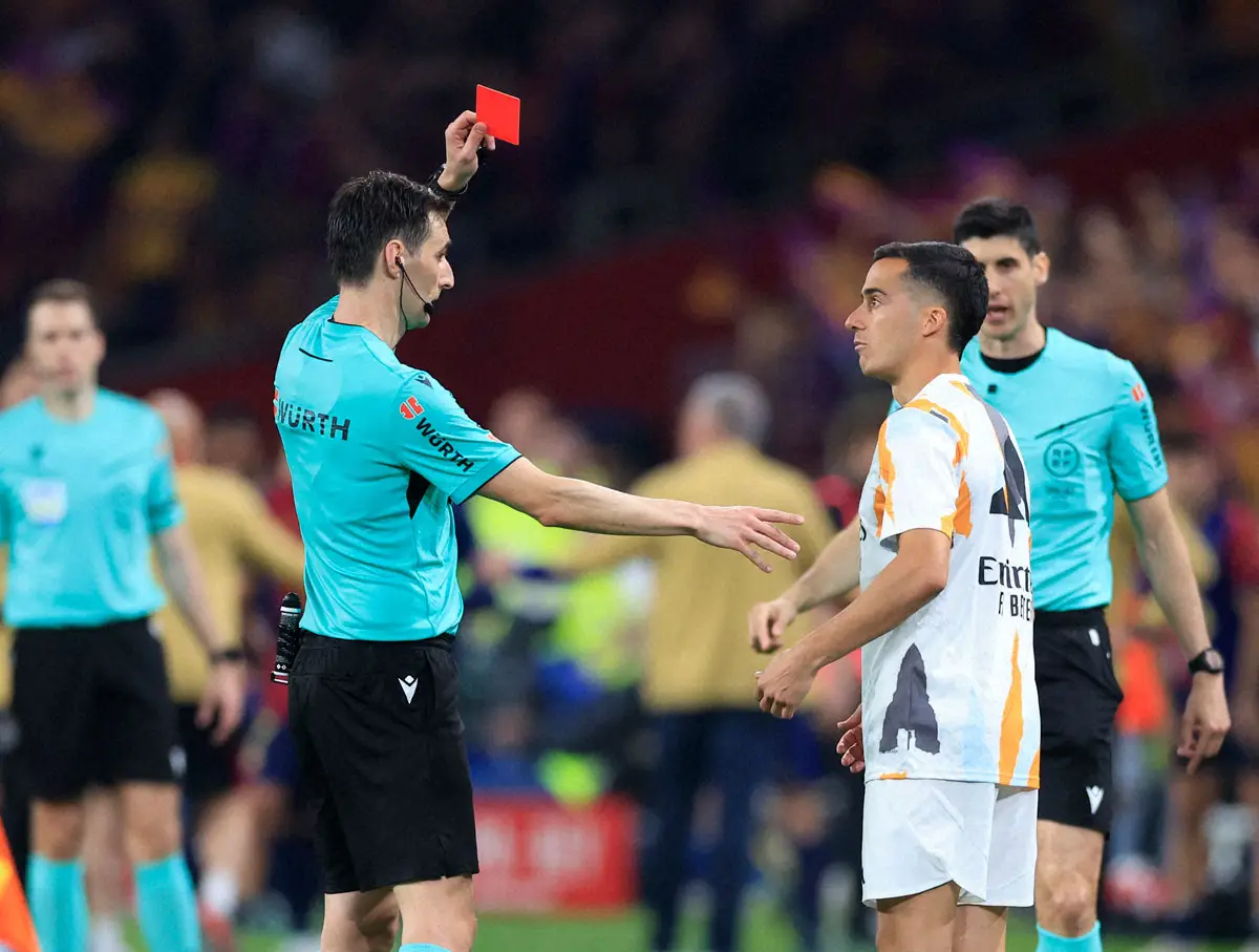 【画像・写真】レアル奪還ならず　試合前から審判批判を展開…リュディガーが主審に氷投げつける暴挙で一発レッド　