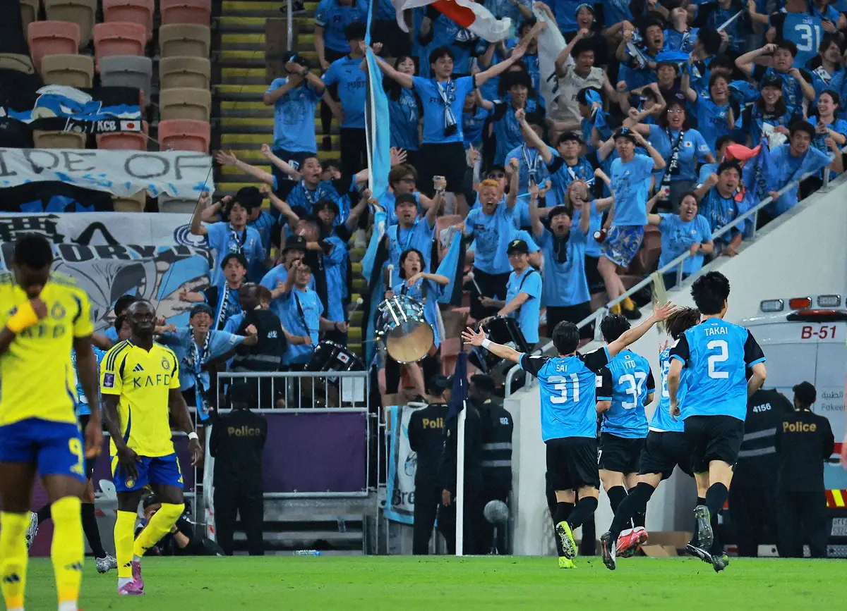 【画像・写真】＜川崎F・アルナスル＞前半、先制ゴールが決まり喜ぶ川崎Fイレブンとサポーターら（ロイター）