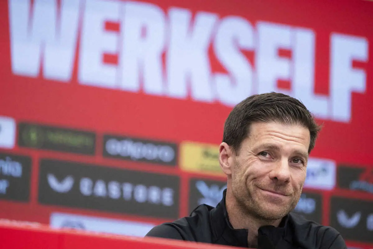 【画像・写真】ドルトムント戦に向けた記者会見に出席したレーバークーゼンのアロンソ監督（AP）