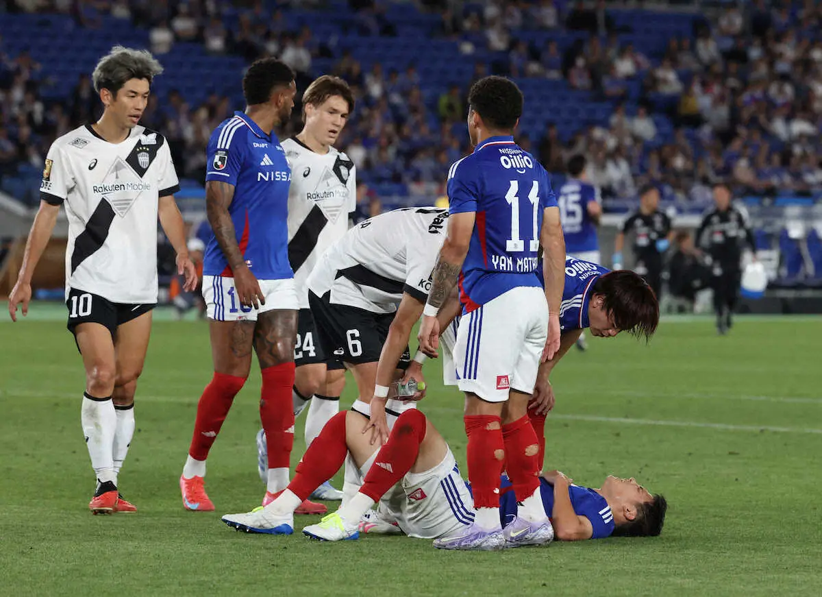 【画像・写真】横浜M・宮市亮が「右太腿裏肉離れ」で全治6～8週間の診断　21日の神戸戦で担架で運ばれ負傷交代