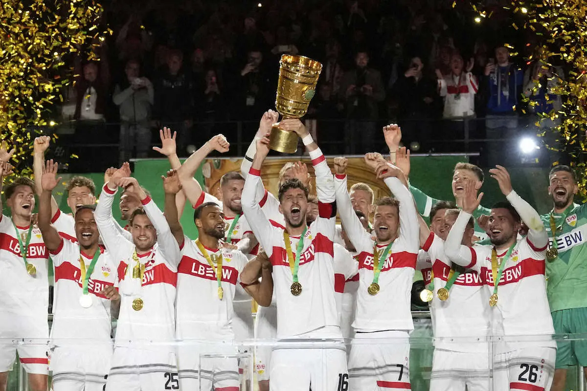 【画像・写真】シュツットガルトがドイツ杯制覇　1部勢を4連破した3部ビーレフェルトの快進撃を止める