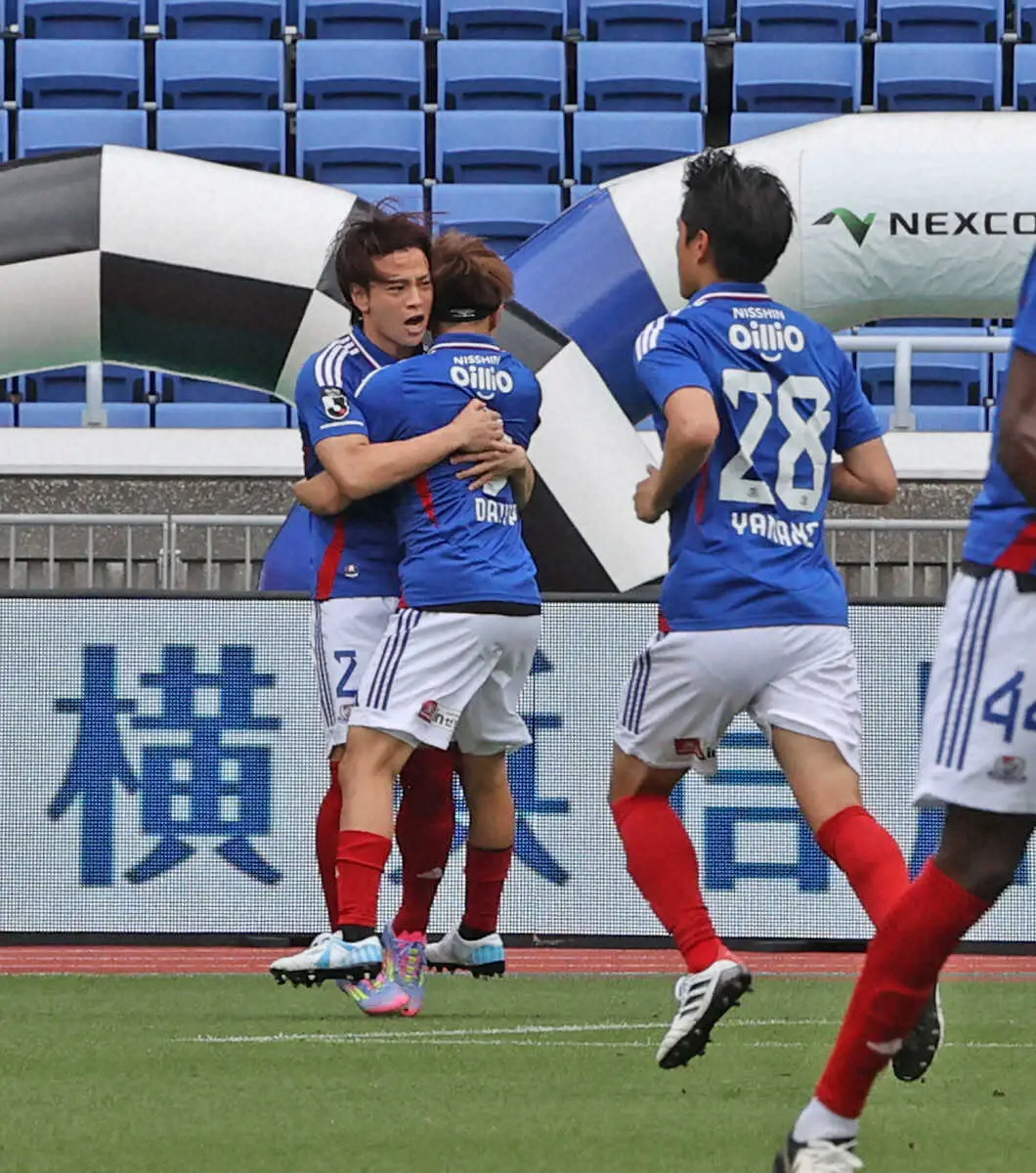 【画像・写真】横浜Mが12試合＆70日ぶり勝利で8連敗阻止！首位鹿島下しての2勝目にサポ涙　選手安ど「ほっとした」