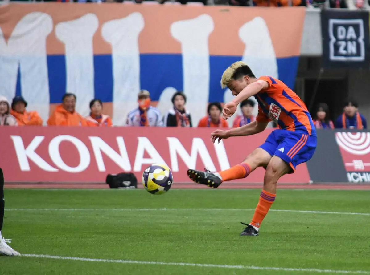 【画像・写真】新潟が昨年9月以来、約8カ月ぶりにホームで白星　湘南に2―1で逆転勝ち