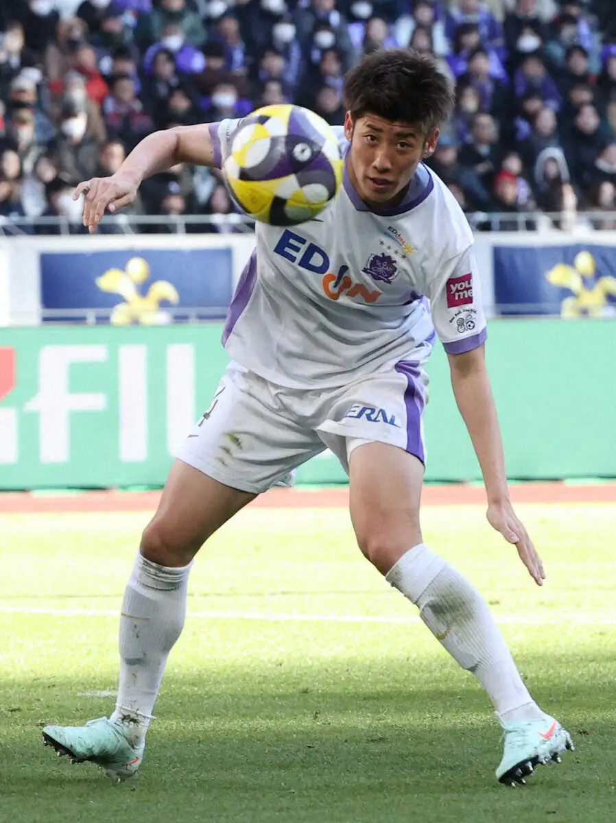 【画像・写真】広島が5連勝で3位浮上　J1出場200試合出場のDF荒木が先制ヘッドで「やばいだろ！！」