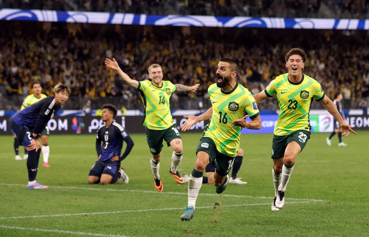【画像・写真】日本戦の後半アディショナルタイム、決勝点となるゴールを決め喜ぶオーストラリア代表DFベヒッチ（右から2人目）（ロイター）