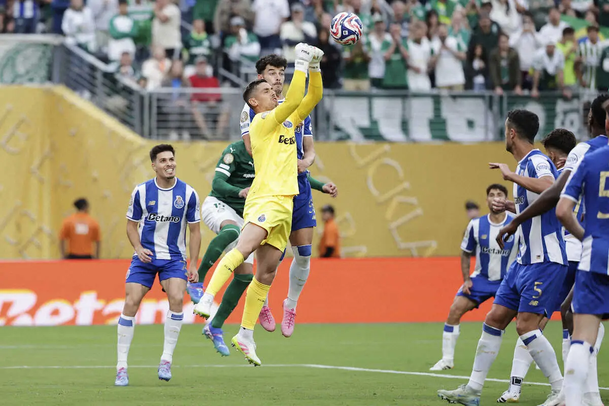 【画像・写真】【クラブW杯】ポルトの“代役守護神”に称賛相次ぐ　敵将も脱帽「最高の選手は控えGKだった」