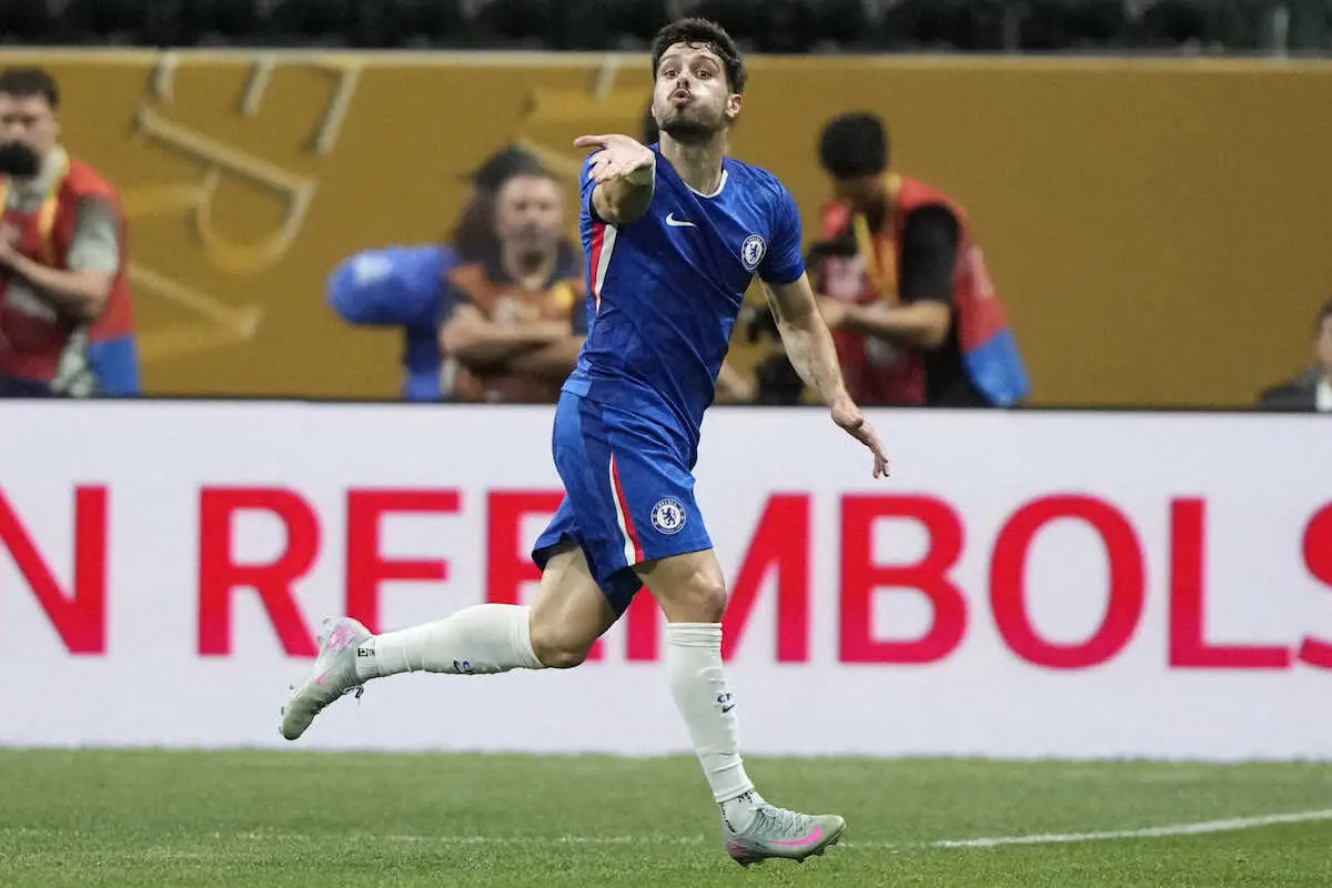 【画像・写真】ロサンゼルスFC戦の前半、先制ゴールを決め喜ぶチェルシーFWネト（AP）