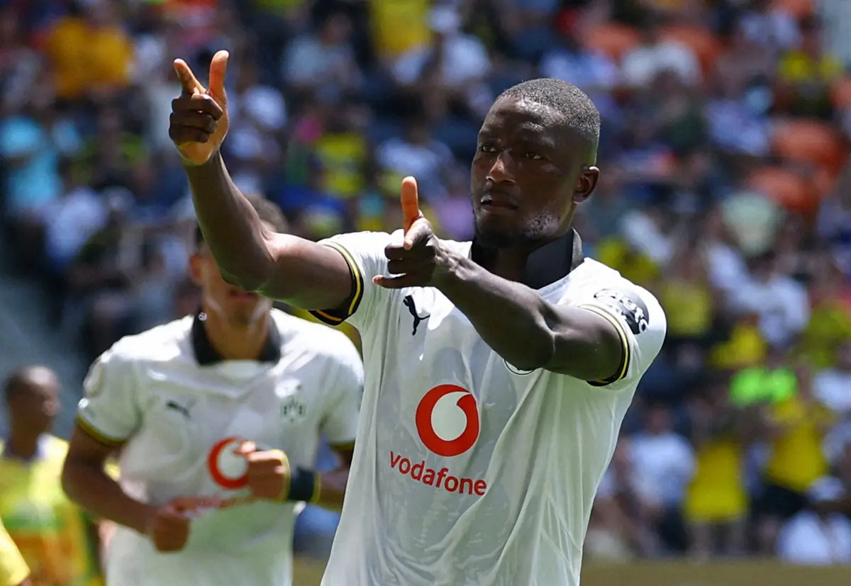 【画像・写真】マメロディ戦の前半、ゴールを決めパフォーマンスするドルトムントFWギラシ（ロイター）