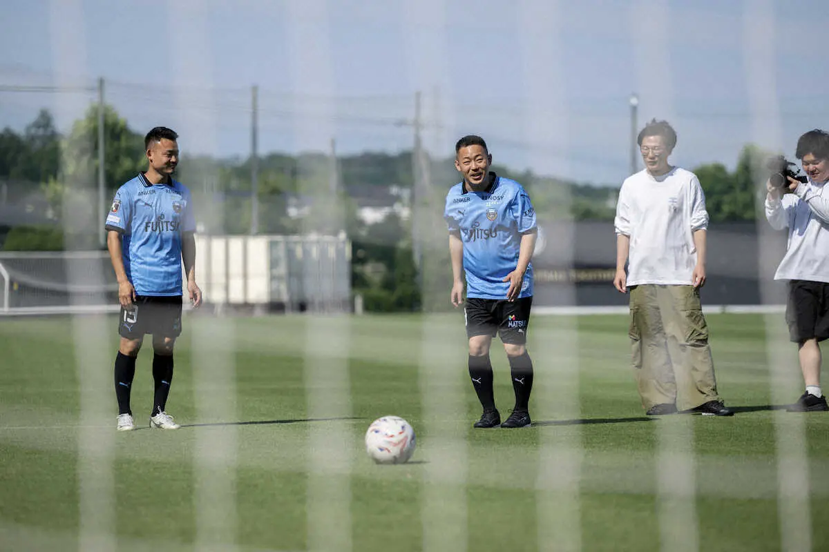 【画像・写真】川崎F・河原とザ・マミィ酒井が異色コラボ　そっくりの2人が7月5日の鹿島戦イベントに向けて顔合わせ