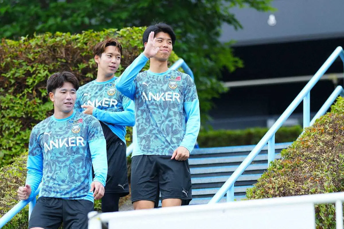 【画像・写真】トットナム入りが決定的な高井「スタメンを取れば、間違いなく代表でもスタメンで出られると思う」と決意