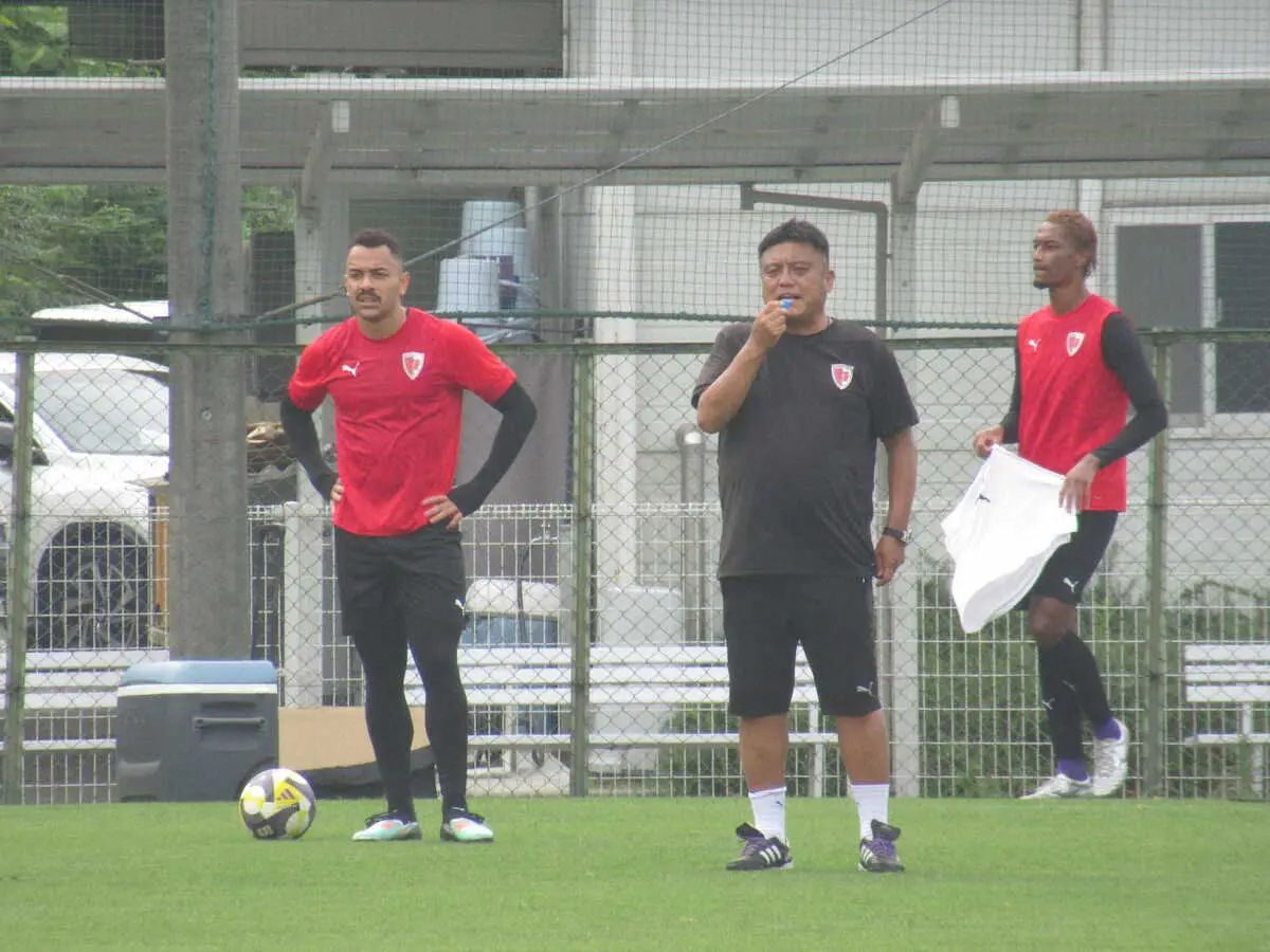 【画像・写真】京都・チョウ監督は選手、スタッフに「うな重」差し入れ　自らは神戸―広島戦を現地観戦