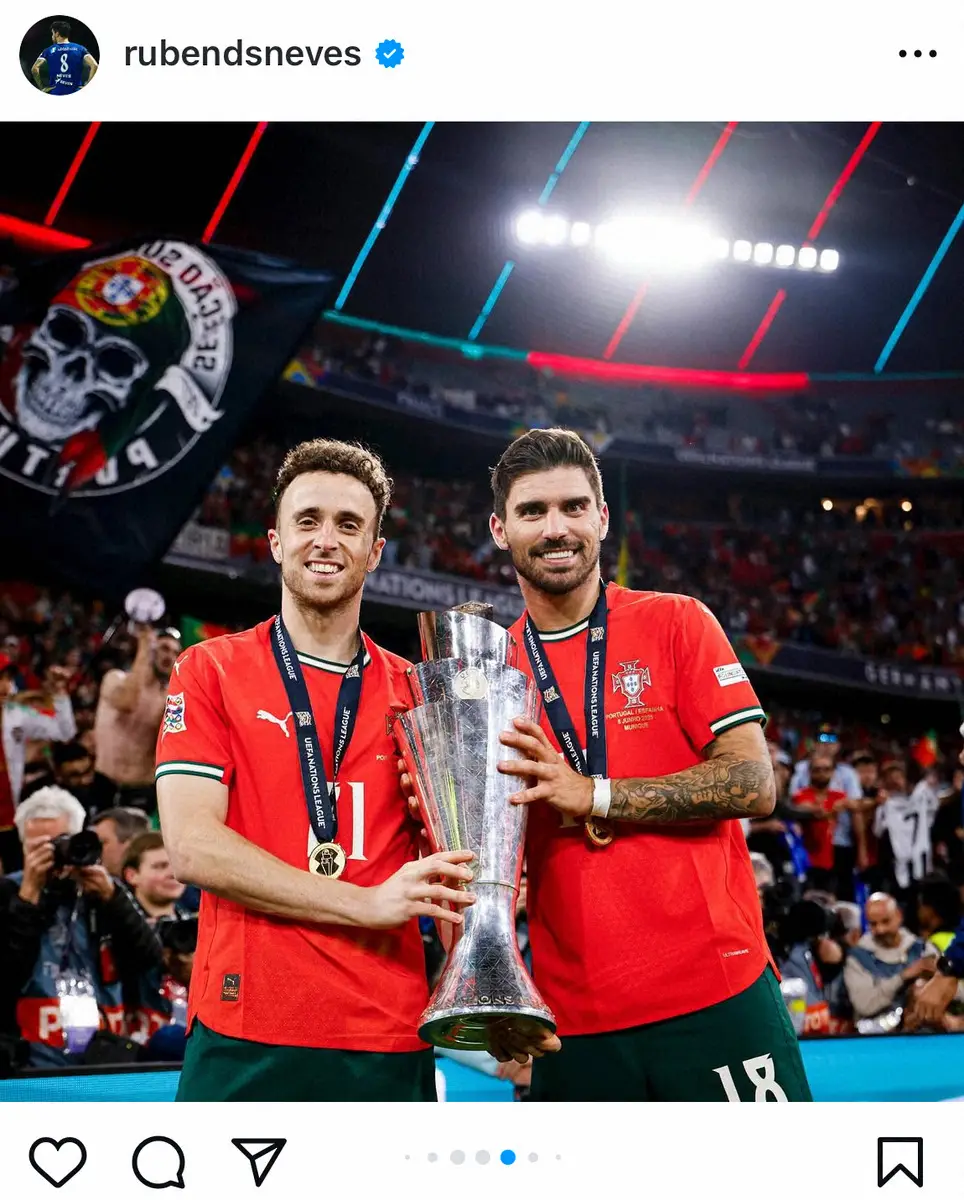 【画像・写真】ルベン・ネベス公式インスタ（@rubendsneves）から。事故死したディオゴ・ジョタ選手（左）との2ショット写真を投稿した