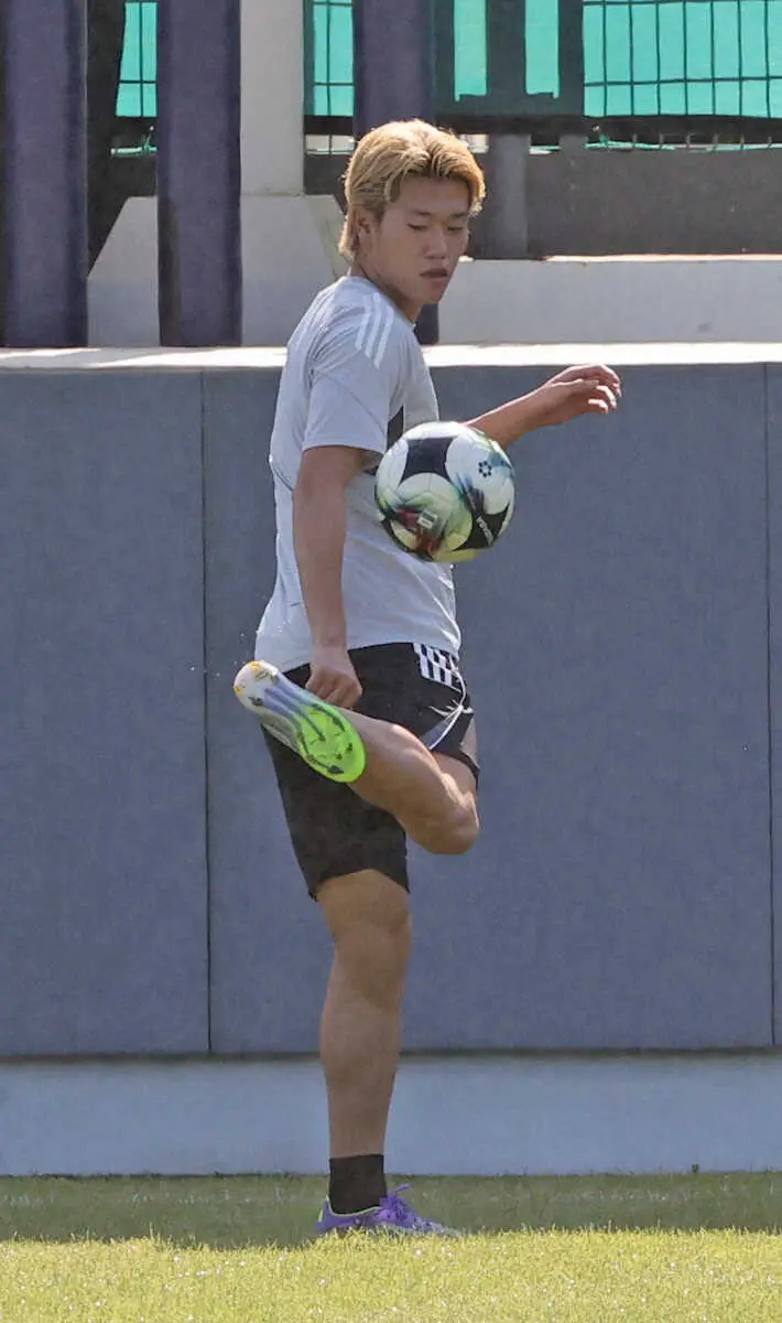 【画像・写真】＜サッカー日本代表＞練習に臨む俵積田（撮影・西海健太郎）