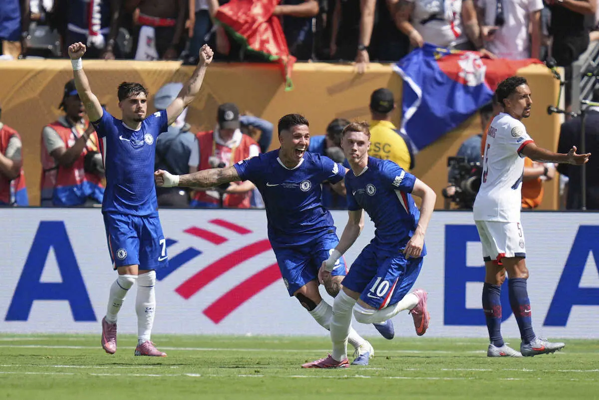 【画像・写真】パリSG戦の前半、ゴールを決め喜ぶパーマー（右から2人目）らチェルシーイレブン（AP）